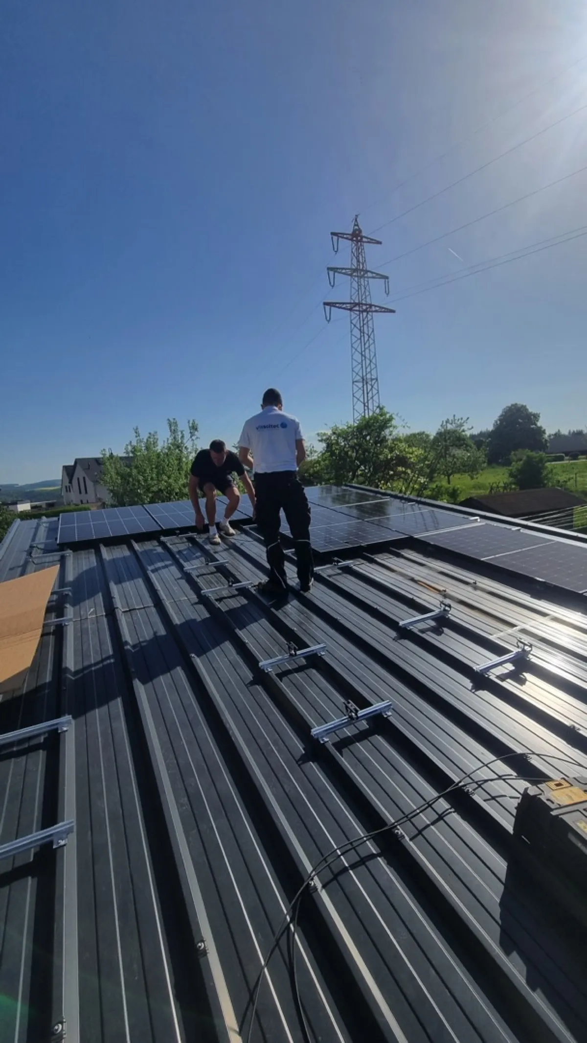 Photovoltaikanlage + Batteriespeicher in Holzfeld
