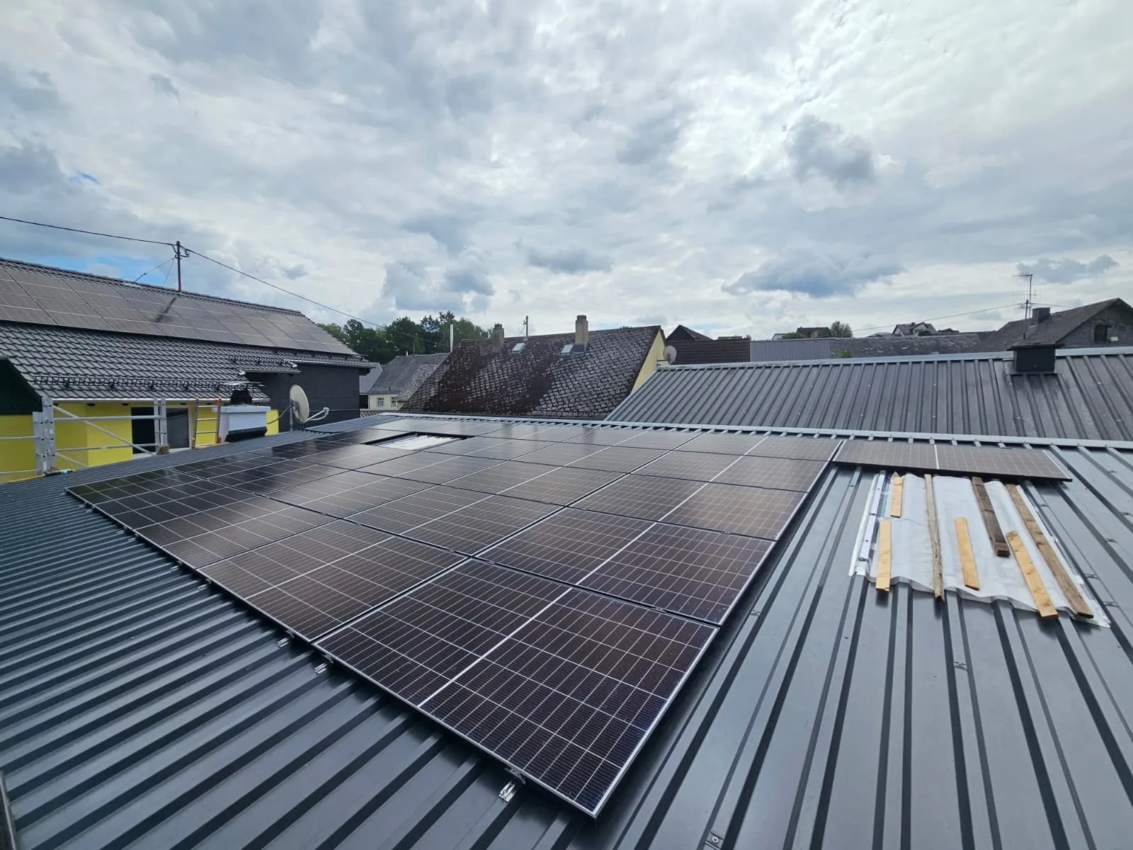 Erweiterung einer bestehenden PV-Anlage in Mengerschied
